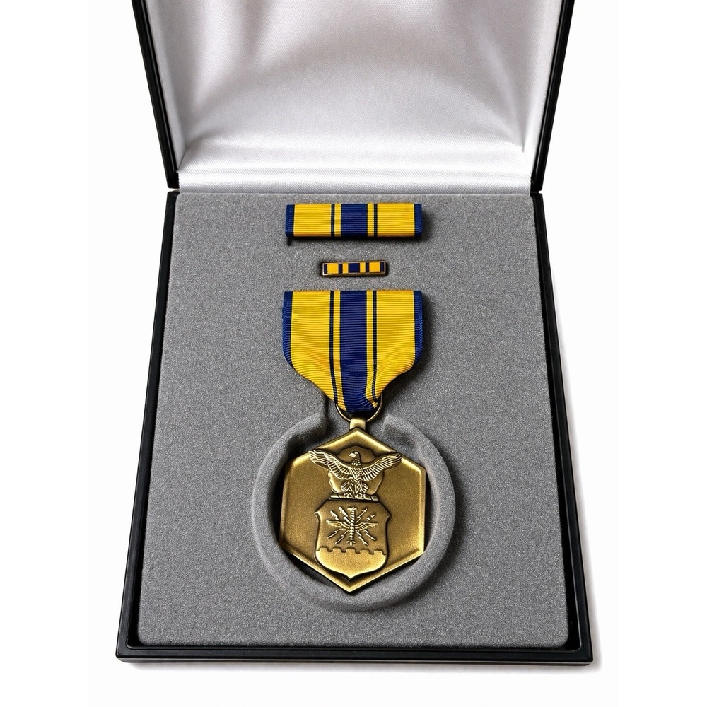 U.S. Military Merit Medal Set In Case Ribbon Bar Pin United States Of America